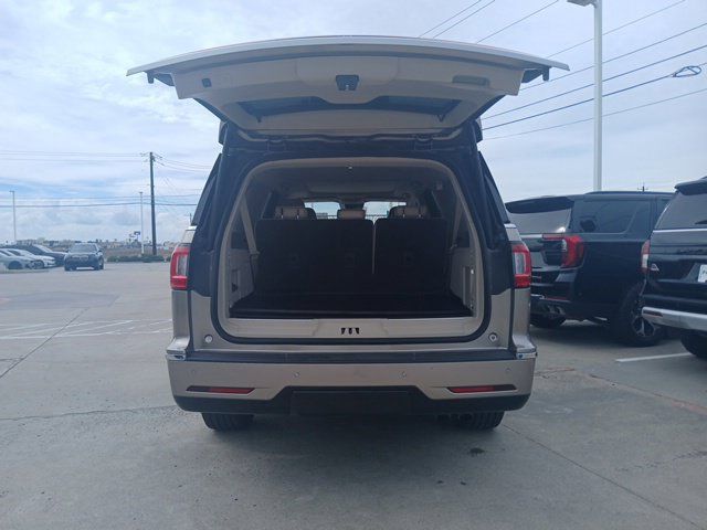 Used 2019 Lincoln Navigator L Reserve w/ Cargo Package AWD/4WD image 9