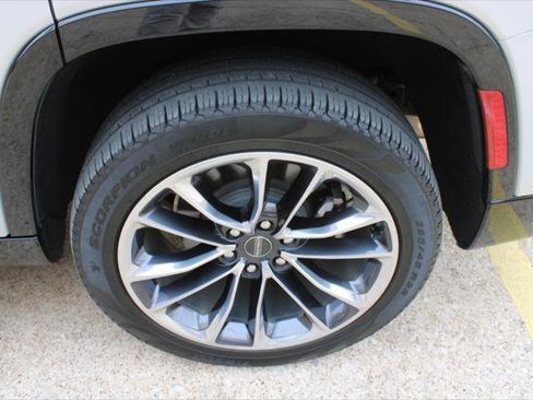 Certified 2023 Jeep Wagoneer Series II w/ Convenience Group I image 12