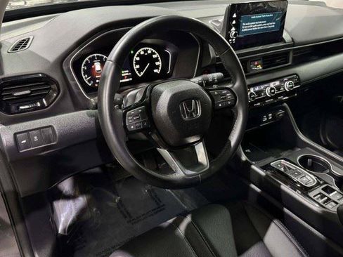 Used 2025 Honda Pilot EX-L image 35