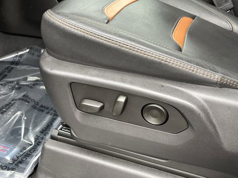 Used 2023 GMC Sierra 1500 AT4 w/ AT4 Preferred Package image 17