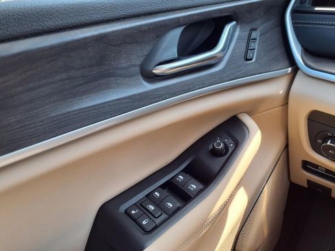 New 2026 Jeep Grand Cherokee L Limited AWD/4WD image 17