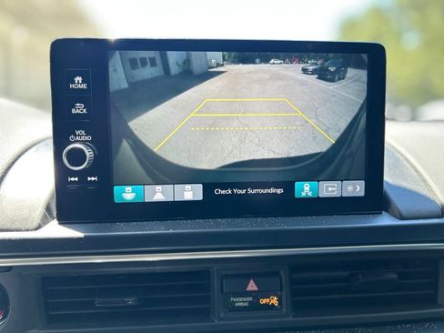 Used 2025 Honda Pilot EX-L image 9