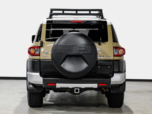 Used 2014 Toyota FJ Cruiser 4WD w/ Upgrade Package image 7