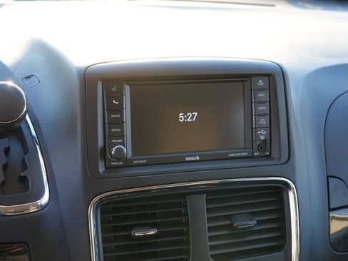 Used 2018 Dodge Grand Caravan SE w/ UConnect Hands-Free Group image 22