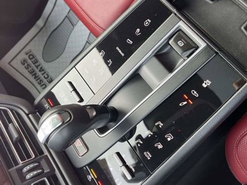 Used 2023 Porsche Macan S image 21