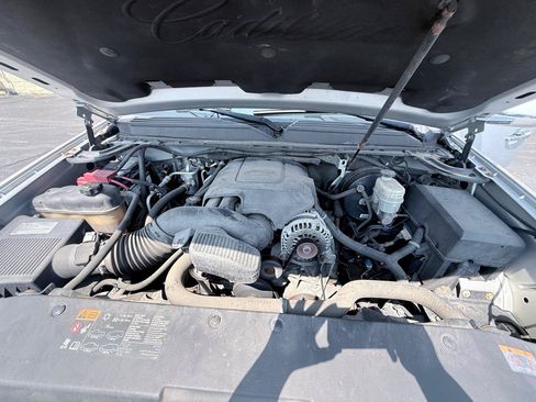 Used 2012 Cadillac Escalade Luxury AWD/4WD image 19