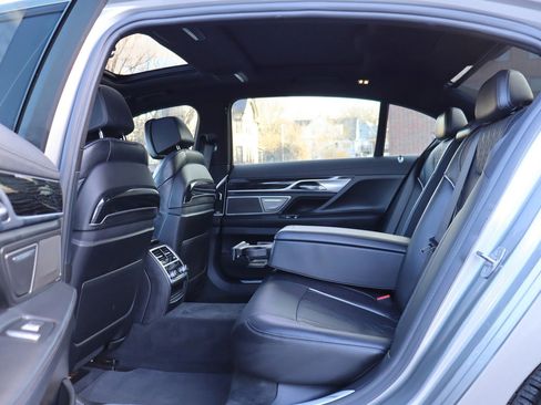 Used 2022 BMW 750i xDrive w/ M Sport Package image 15