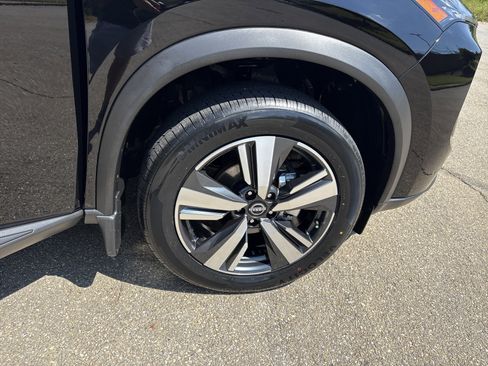 Used 2025 Nissan Rogue SL w/ SL Premium Package image 14