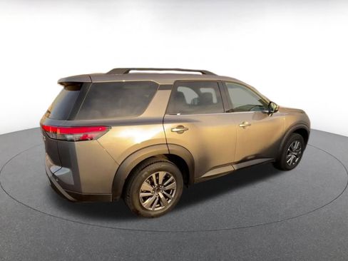 Used 2025 Nissan Pathfinder SV image 15