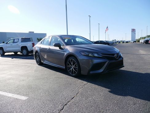 Used 2023 Toyota Camry SE image 10