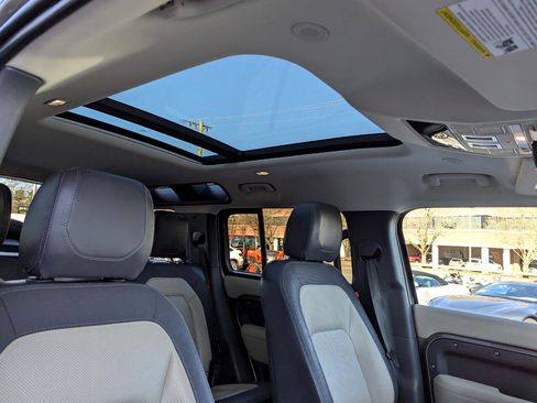 Used 2023 Land Rover Defender 110 X-Dynamic SE image 39