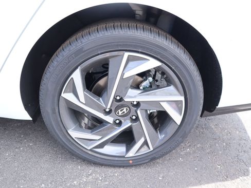 New 2026 Hyundai Elantra Limited FWD image 20