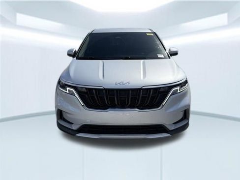 Used 2023 Kia Carnival LX image 2