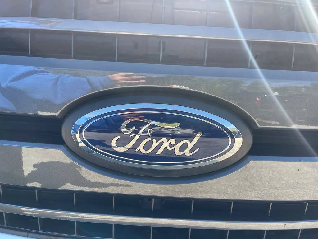Used 2020 Ford F150 XLT w/ Equipment Group 302A Luxury AWD/4WD image 11