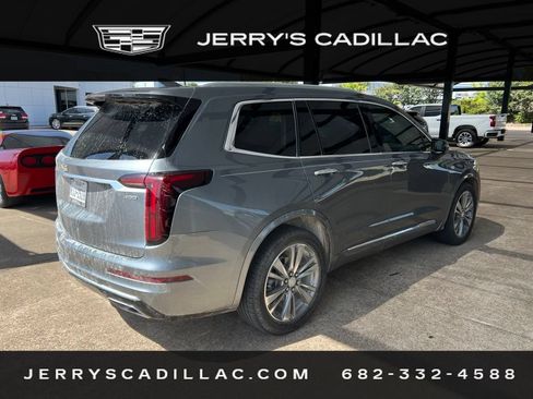 Used 2022 Cadillac XT6 Premium Luxury FWD image 4