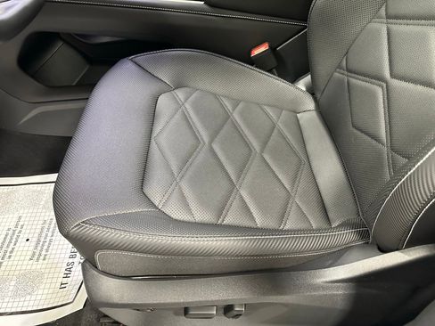 Used 2025 Volkswagen Atlas Cross Sport SE image 14