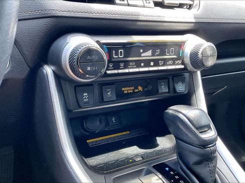Used 2020 Toyota RAV4 XLE Premium FWD image 31