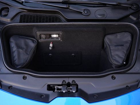 Used 2020 Lamborghini Huracan EVO image 23