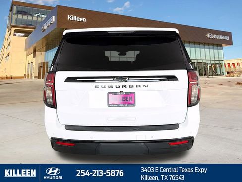 Used 2023 Chevrolet Suburban Z71 w/ Luxury Package AWD/4WD image 7