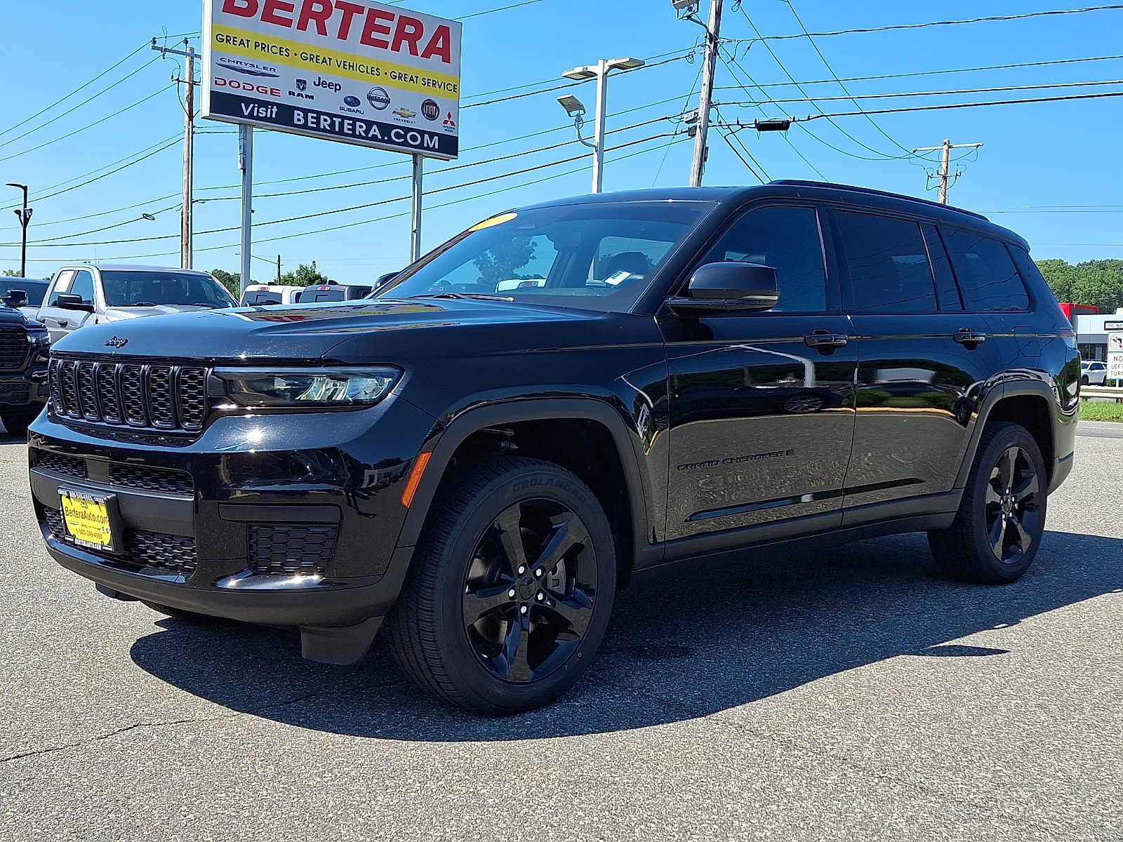 Used 2023 Jeep Grand Cherokee L Laredo AWD/4WD image 3