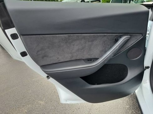 Used 2025 Tesla Model Y Long Range RWD image 11