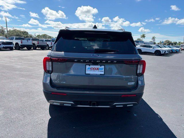 Used 2025 Ford Explorer Active w/ Active Comfort Package RWD image 5
