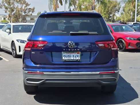 Used 2023 Volkswagen Tiguan SE w/ Panoramic Sunroof Package FWD image 9