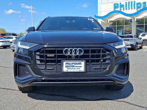 Used 2019 Audi Q8 Premium Plus w/ Premium Plus image 2