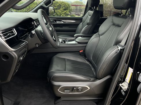 Used 2023 Jeep Wagoneer L 4WD w/ Rear Seat Video Group 1 image 31