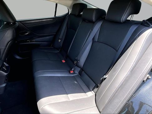 Used 2025 Lexus ES 300h w/ Premium Package FWD image 19