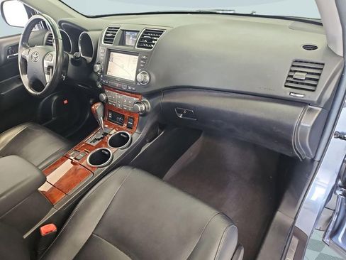 Used 2012 Toyota Highlander Limited w/ Tow Pkg AWD/4WD image 29