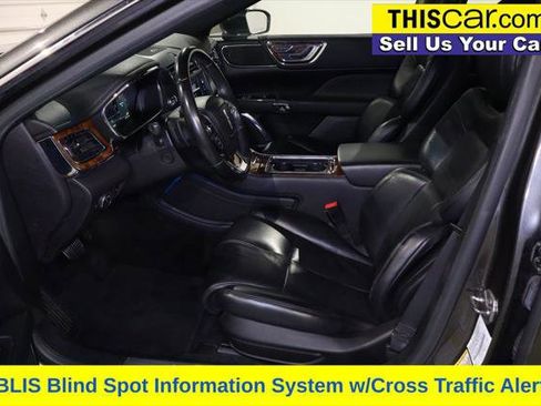 Used 2017 Lincoln Continental Select image 18