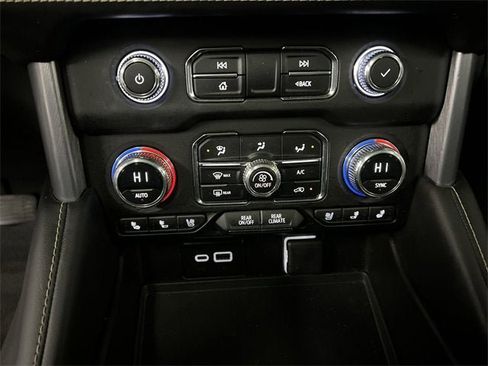 Certified 2023 GMC Yukon SLT w/ SLT Luxury Package image 18