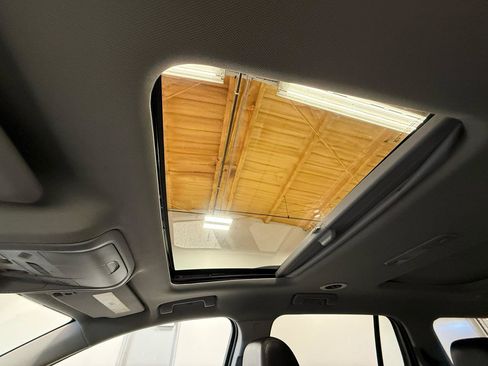 Used 2023 GMC Acadia AT4 w/ Technology Package image 22