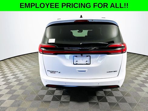 New 2026 Chrysler Pacifica Limited w/ Uconnect Theater Family Group image 7