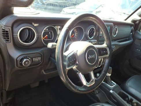 Used 2018 Jeep Wrangler Unlimited Sahara w/ Dual Top Group AWD/4WD image 8