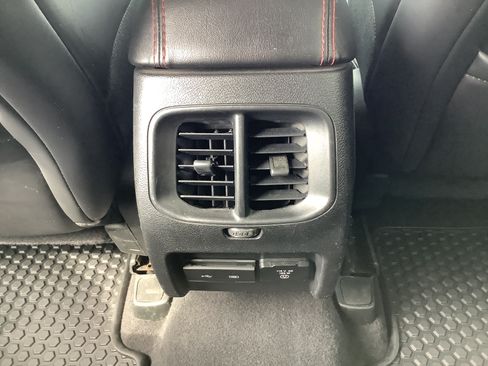 Used 2019 Jeep Cherokee Trailhawk AWD/4WD image 9