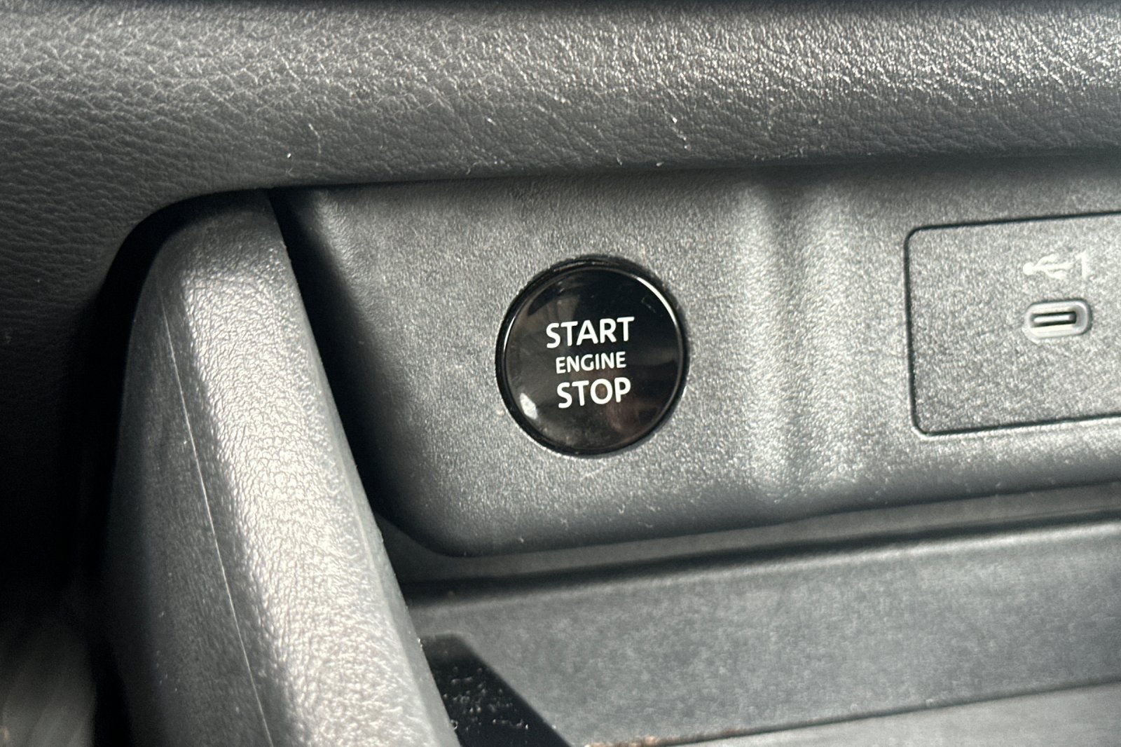 Used 2025 Nissan Rogue SV AWD/4WD image 22