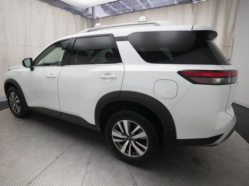Certified 2025 Nissan Pathfinder SL AWD/4WD image 32
