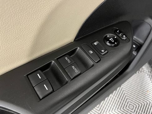 Used 2018 Honda Civic Touring image 22