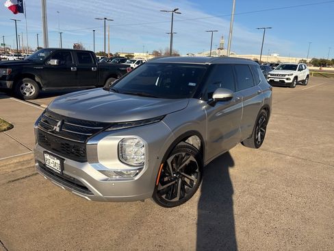 Used 2022 Mitsubishi Outlander SEL image 1