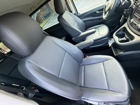 Used 2016 Mercedes-Benz Metris Passenger image 22