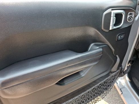 Used 2018 Jeep Wrangler Sport AWD/4WD image 13