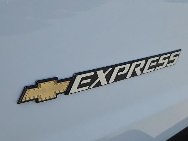 New 2026 Chevrolet Express 2500 Extended w/ Communications Package RWD image 29