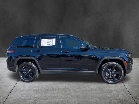 New 2025 Jeep Grand Cherokee Limited w/ Luxury Tech Group II image 2