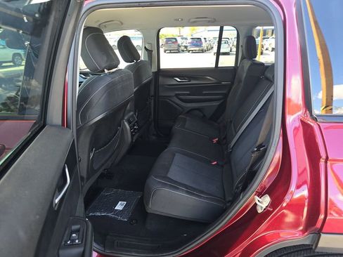 Used 2023 Jeep Grand Cherokee Laredo RWD image 12
