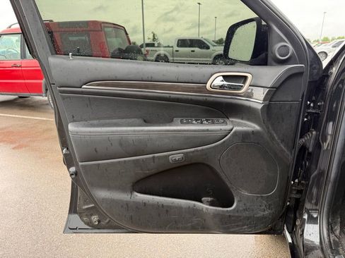 Used 2014 Jeep Grand Cherokee Overland w/ Advanced Technology Group AWD/4WD image 6