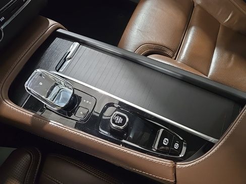 Used 2023 Volvo XC90 B6 Ultimate w/ Protection Package Premier image 11