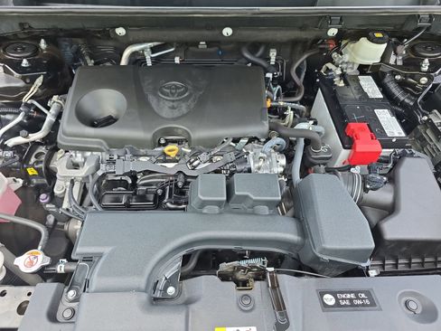 Used 2022 Toyota RAV4 XLE w/ Convenience Package FWD image 30