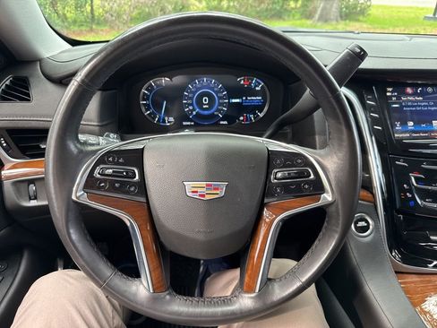 Used 2020 Cadillac Escalade 2WD image 55
